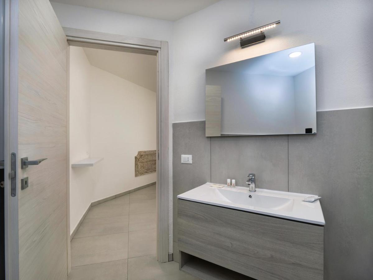 Aldo Moro Rooms Olbia Bagian luar foto