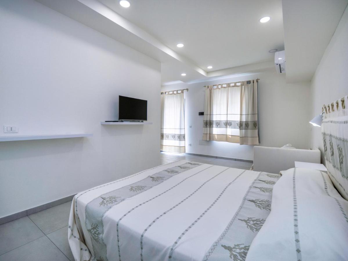 Aldo Moro Rooms Olbia Bagian luar foto